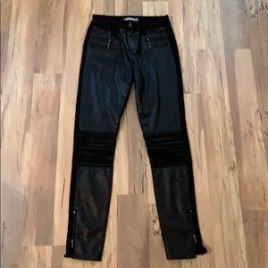 Black leggings with zippers! Fake leather!